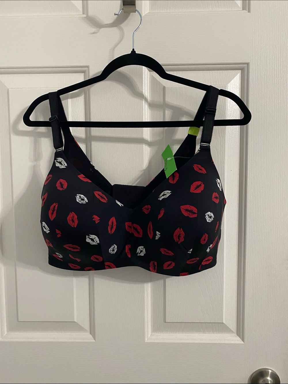 Torrid Wireless Black Bra with Red & White Lip Print